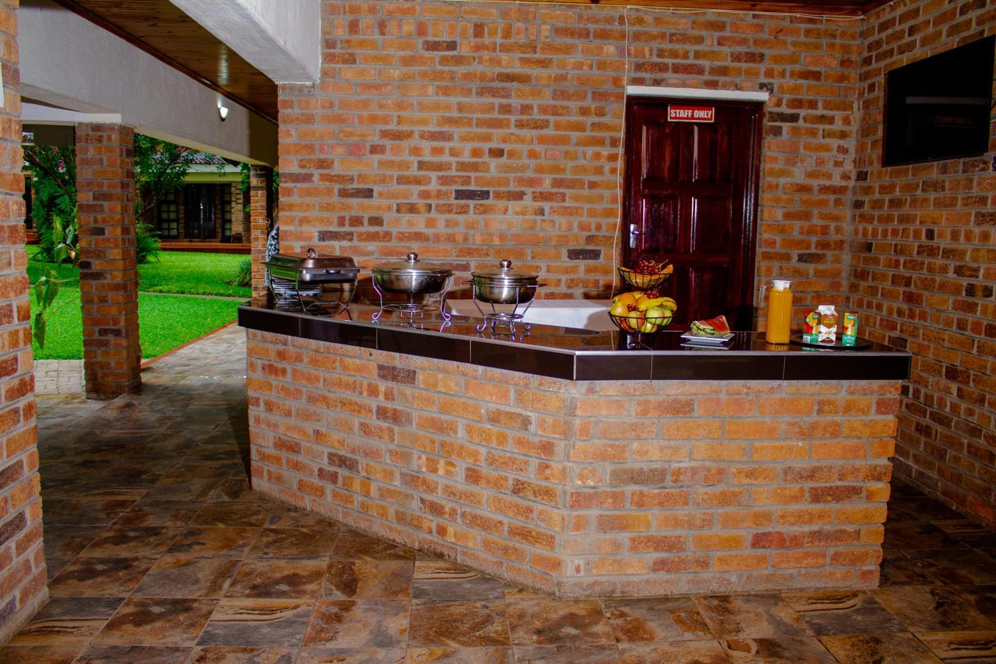 Matilinda Lodge Bulawayo Extérieur photo